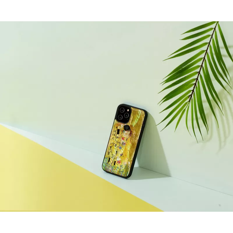 Etui ochronne iKins do Apple iPhone 12 Pro Max — czarne, wzór pocałunku