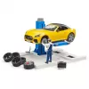 BRUDER Car Service Center bworld 62112 z Roadsterem zestaw do zabawy, figurkami dodatkowymi i elementami warsztatu