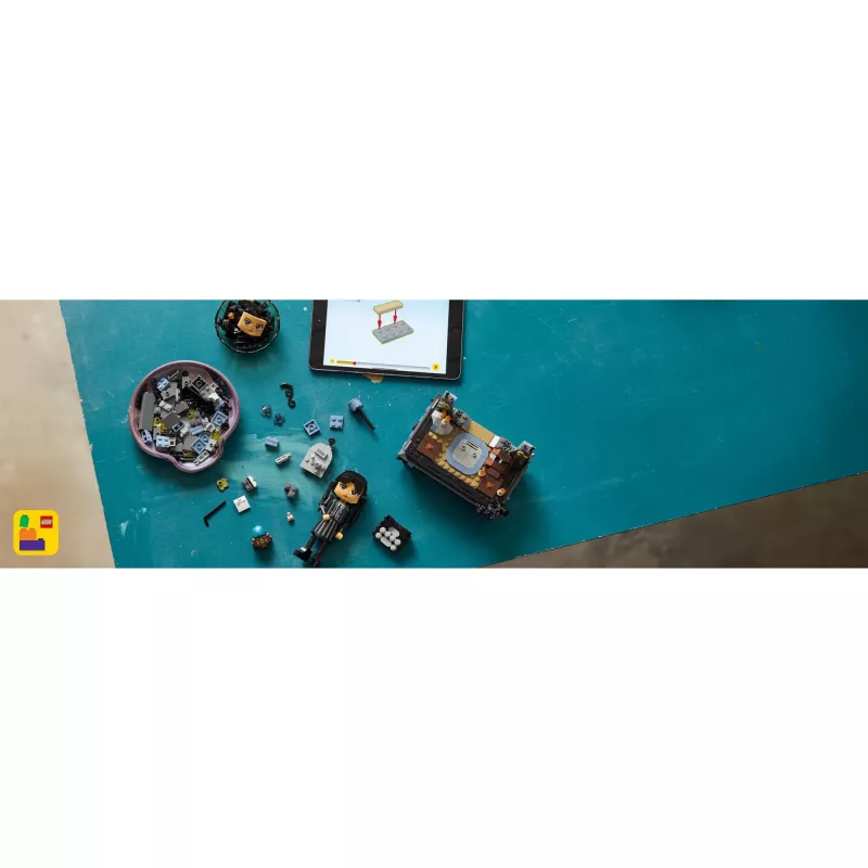 LEGO WEDNESDAY 76780 Figurka Wednesday Addams
