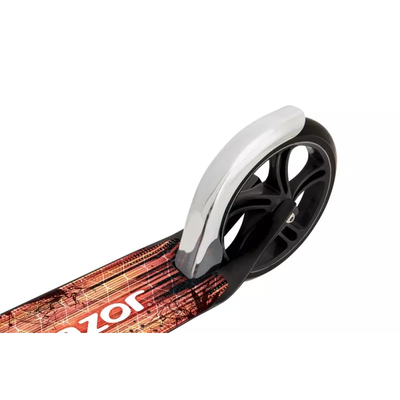 Kick scooter Razor A5 Lux — aluminiowa, 20 cm koła poliuretanowe, składana, regulowana wysokość kierownicy, maks. obciążenie 100 kg, czarna