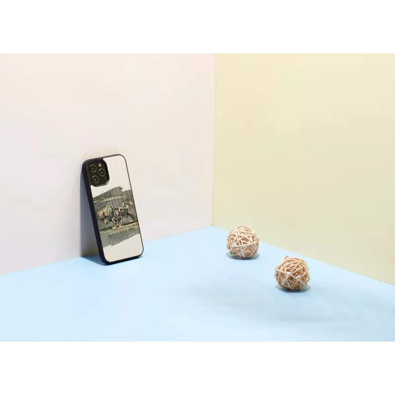 Etui na telefon Man and Wood do iPhone 12 Pro Max — wzór białego byka