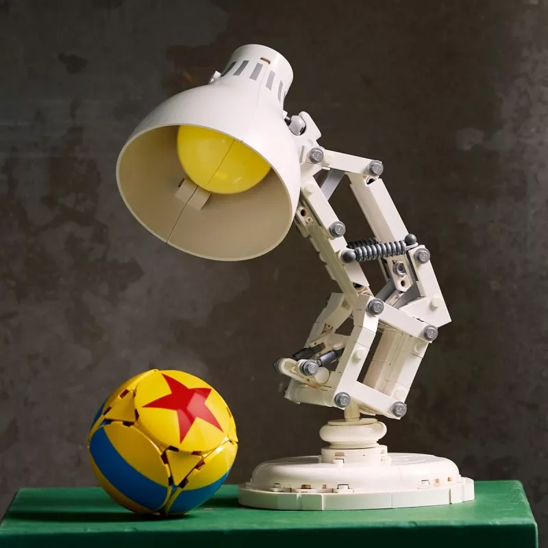 Klocki konstrukcyjne LEGO Ideas model 21357 — Luxo Jr., 613 elementów, 290×140×110 mm
