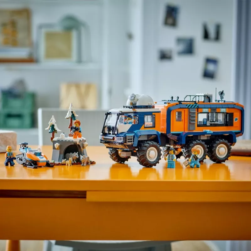 LEGO City Arctic Explorer Truck 60471 — zestaw 1064 elementów z 4 minifigurkami, mobilnym laboratorium, dla dzieci od 8 lat