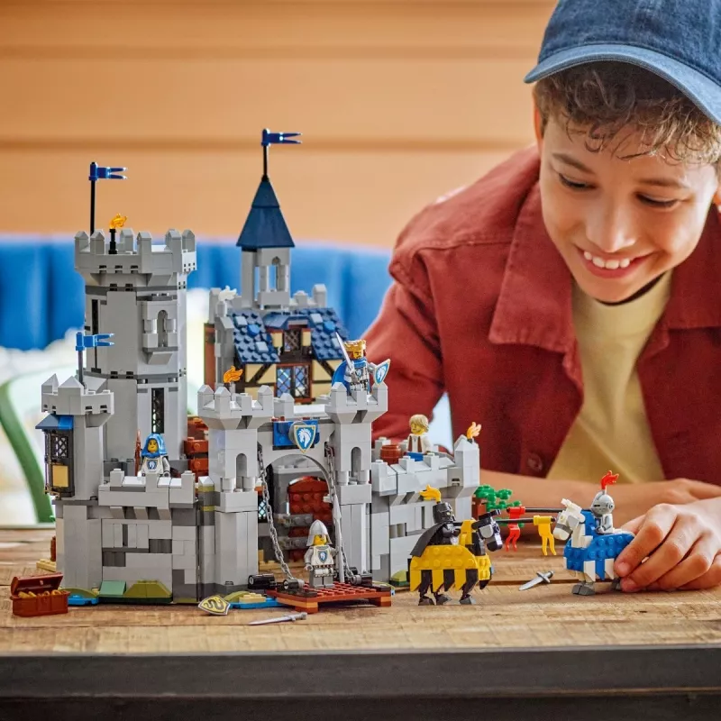Zabawka konstrukcyjna LEGO Creator 3-w-1 Zamek Średniowiecznego Rycerza zestaw 31168 — 1371 elementów, 6 minifigurek, wiek 9+