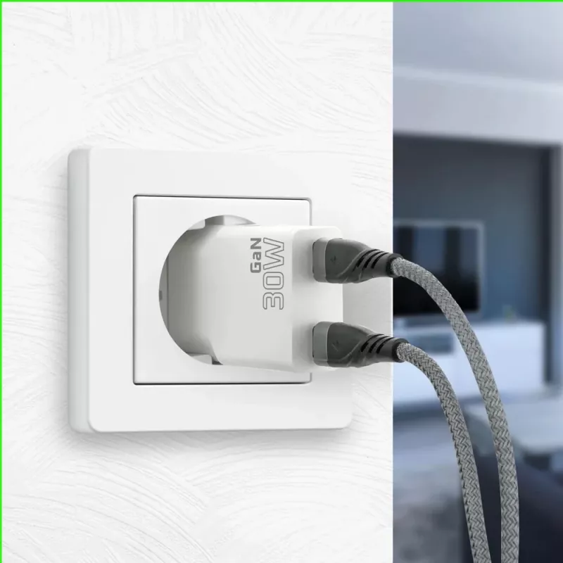Zasilacz sieciowy everActive SC-385Q Super cienki QC 4 Fast Charging — Szybka ładowarka USB, kompaktowa konstrukcja