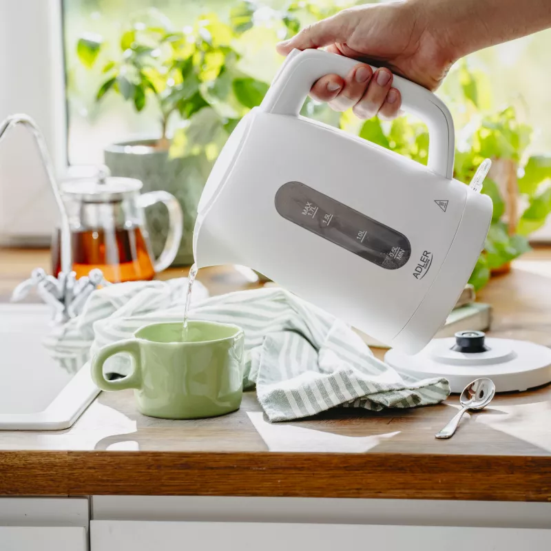 Czajnik elektryczny Adler AD 1379w — 1,7 L, do 2200 W, biały, obrotowa podstawa 360°, polipropylen