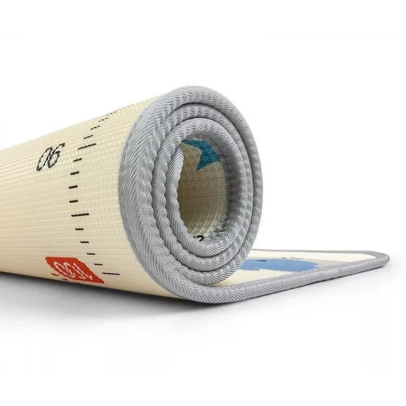 Mata piankowa Play Foam Mat milly mally model 4688 — zwijana mata do zabawy z nadrukiem misia i wieloryba