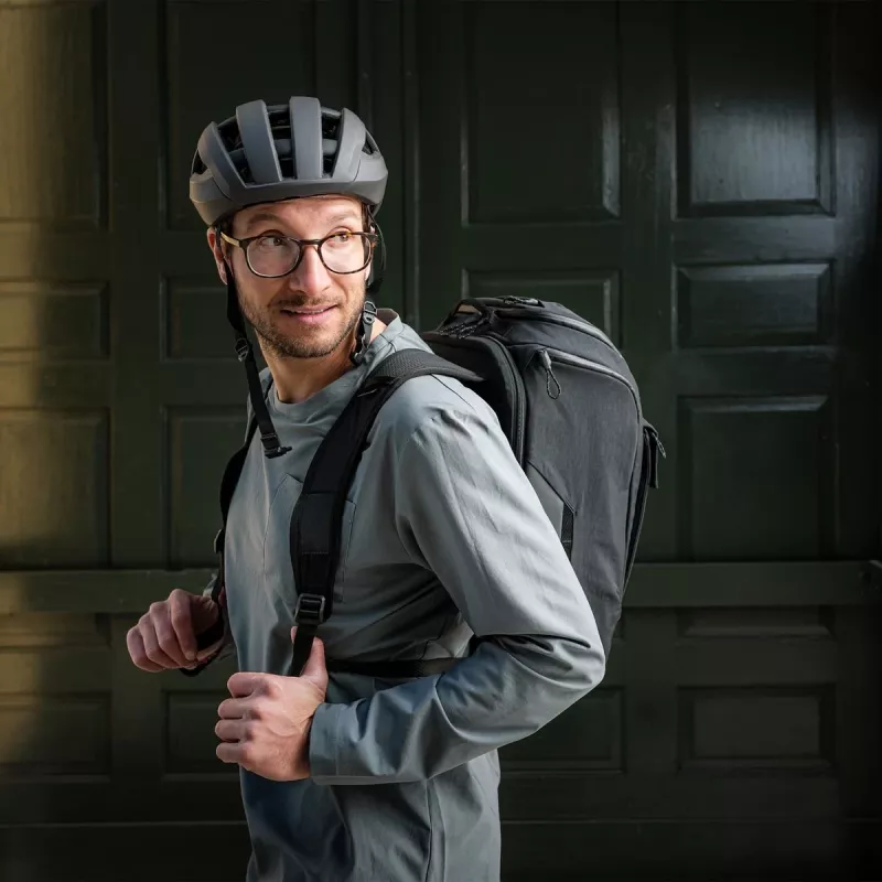 Thule 5091 Paramount Hybrid Pannier 26L Czarny