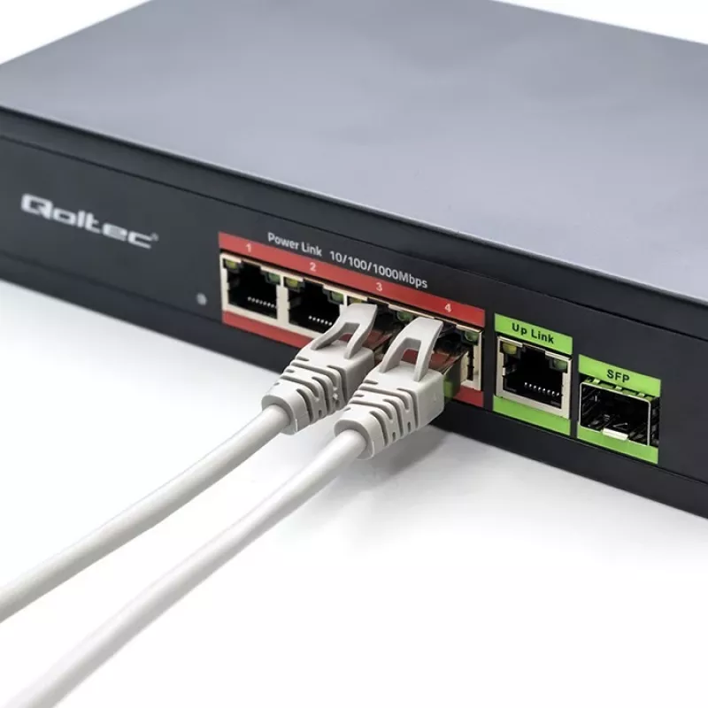 Przełącznik Ethernet PoE QOLTEC 52296 — 4 porty RJ45 PoE, 1 port uplink RJ45
