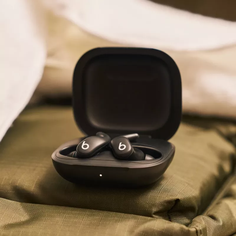 Bezprzewodowe słuchawki douszne Apple Powerbeats Fit — wodoodporność IPX4, ANC, Bluetooth klasy 1, 7 godz. odtwarzania (30 godz. z etui), sterowanie dotykowe, czarne
