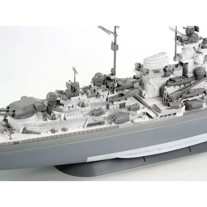 Plastikowy model statku REVELL Tirpitz w skali 1:350