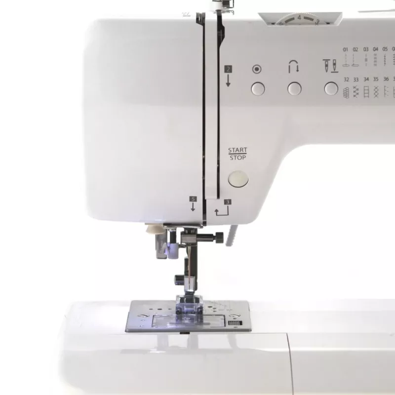 Mechaniczna maszyna do szycia domowego lucznik Malwina 2070 — 63 ściegi, szerokość ściegu 7 mm, 99 programów, automatyczne dziurkowanie, wolne ramię