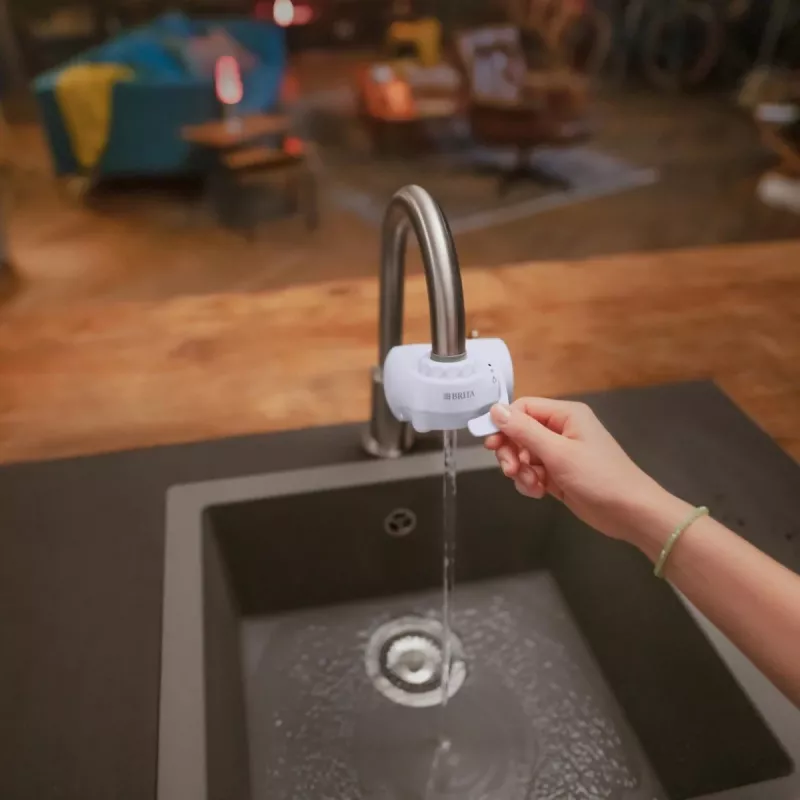 Filtry do wody do kranu BRITA ON TAP V CU CE2 (1052067) — 4-stopniowe, pojemność 600 L, 3 tryby, 5 adapterów, biały