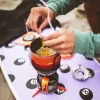Przenośny grill turystyczny Jetboil MiniMo — kompaktowa, lekka kuchenka kempingowa ze zintegrowanym palnikiem fluxring i regulacją gotowania na wolnym ogniu