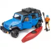 Model pojazdu zabawkowego BRUDER Jeep Wrangler Rubicon Unlimited z kajakiem i figurką BR-02529