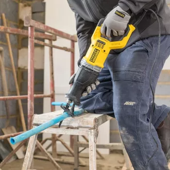 PILARKA SZABLASTA STANLEY FME360 900W, skok 2,8 cm, miękki start, miękki uchwyt, brzeszczot w zestawie