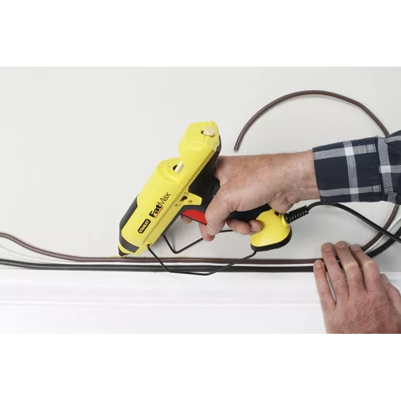 Pistolet do kleju na gorąco STANLEY FatMax GR 100 R 200 W, wydajność kleju 18,83 g/min, zasilanie sieciowe, czas nagrzewania 1 min, czarno-żółty