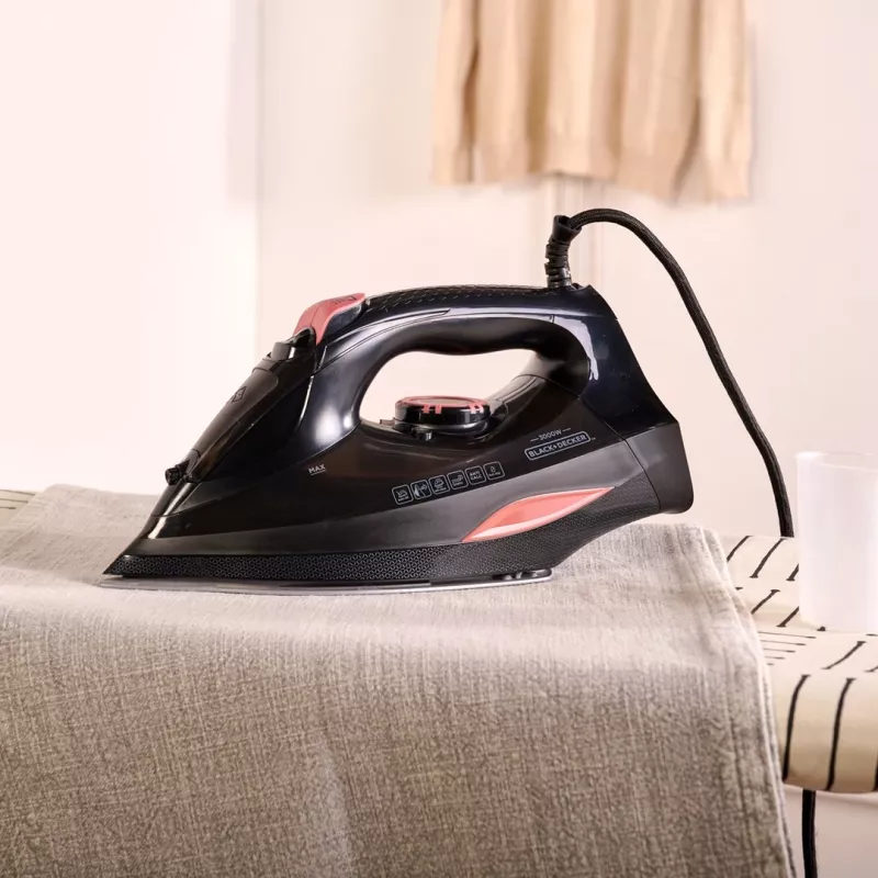 Żelazko parowe Czarny+Decker BXIR3000E (3000W; czarne)