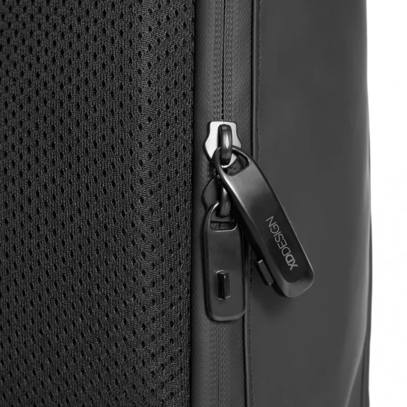 Plecak XDDESIGN URBAN FLAP-TOP P706.2601 — wodoodporny, lekki, czarny