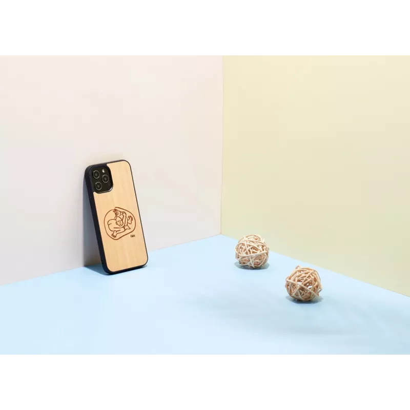 Etui na telefon man and wood na iPhone 12 / 12 Pro z motywem dziecka i ryby