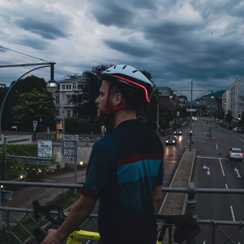 Kask otwarty Livall EVO21 biały Hybrydowa konstrukcja skorupy