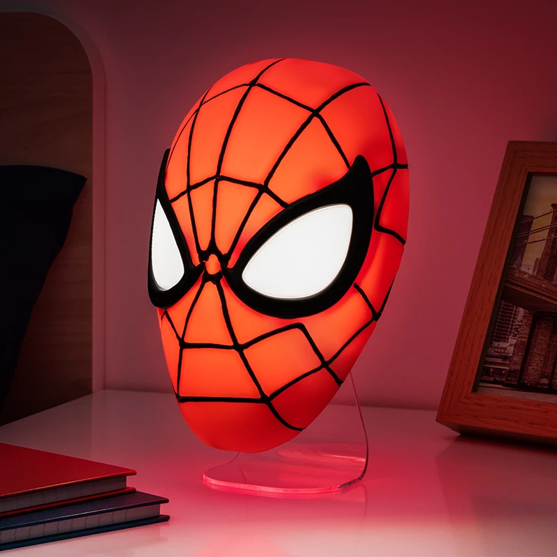 Lampa stołowa Paladone Spiderman Mask Light — tematyczna lampka w kształcie maski Spider-Mana, zasilana przez USB LED, kompaktowa lampka nocna