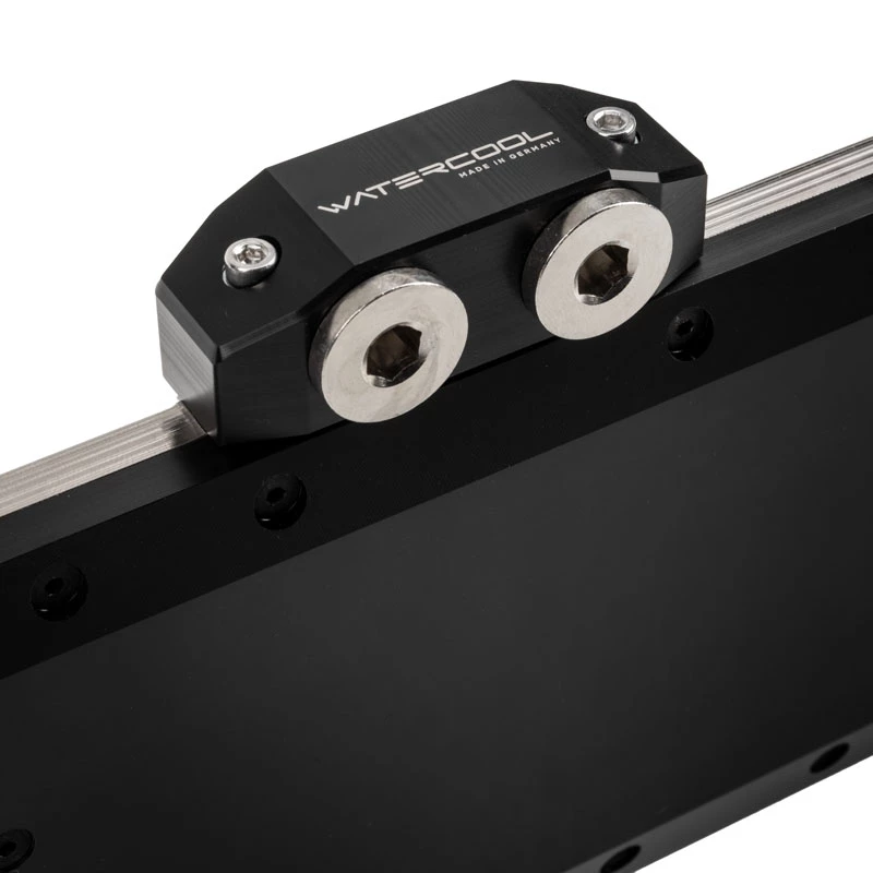 Watercool full-cover GPU water block Heatkiller IV dla Radeon RX 5700 XT — góra z acetalu z niklowaną miedzianą podstawą