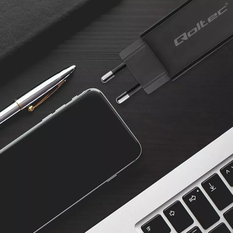 Ładowarka GaN 90W QOLTEC 52420 USB-C PD 5–20V 3A/4.5A wyjście, wejście 220–240V, kabel 1,8 m, czarna