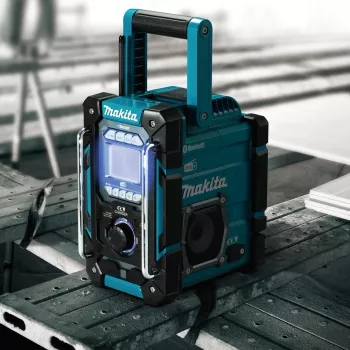 Radio przenośne Makita DMR301 — DAB/DAB+/FM/AM, USB-A, 18V Li‑Ion, odporność na zachlapanie