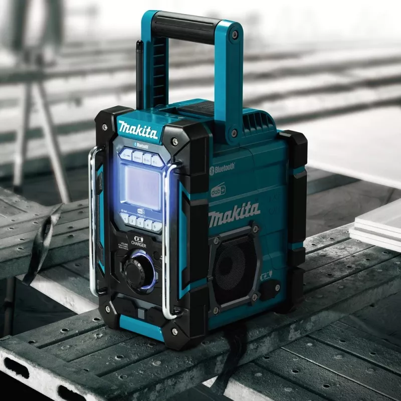 Radio przenośne Makita DMR301 — DAB/DAB+/FM/AM, USB-A, 18V Li‑Ion, odporność na zachlapanie