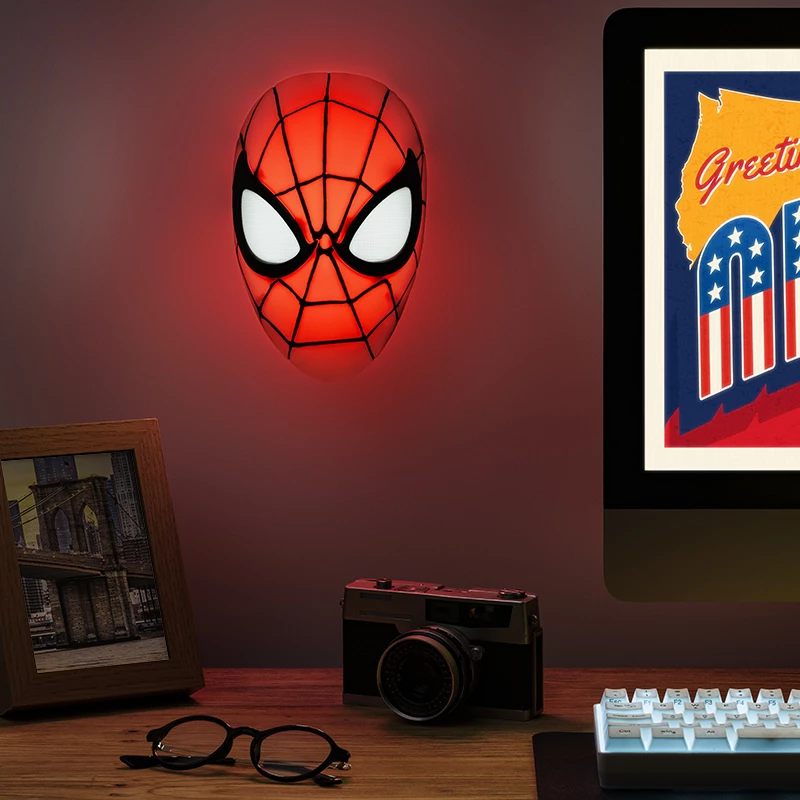 Lampa stołowa Paladone Spiderman Mask Light — tematyczna lampka w kształcie maski Spider-Mana, zasilana przez USB LED, kompaktowa lampka nocna