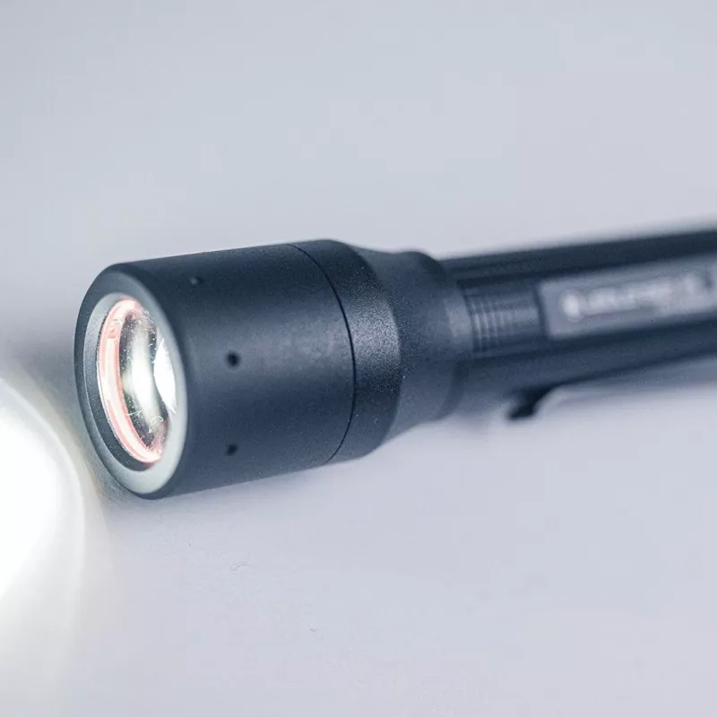 Latarka ręczna Ledlenser P5 Czarna, LED, 140 lm, bateria AA, IP54, aluminium, klips kieszonkowy
