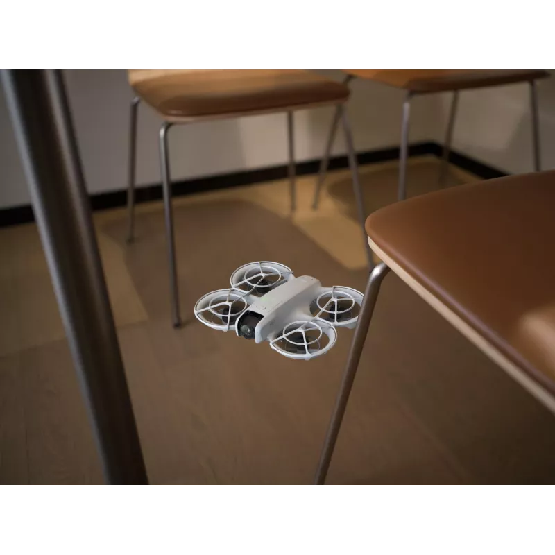 DJI Neo Fly More Combo (DJI-RC-N3) lekki dron 135 g z kamerą 4K Ultra HD, do 18 minut lotu na 1 ładowaniu, 3x baterie, pilotów