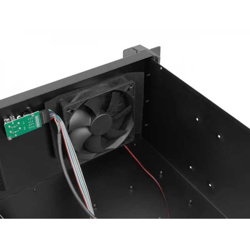 Obudowa rack LANBERG SC01-3504-10B, 1x 3,5 cala + 1x 2,5 cala zatoki, 7 slotów rozszerzeń, 2x 120 mm przednie wentylatory, USB2.0