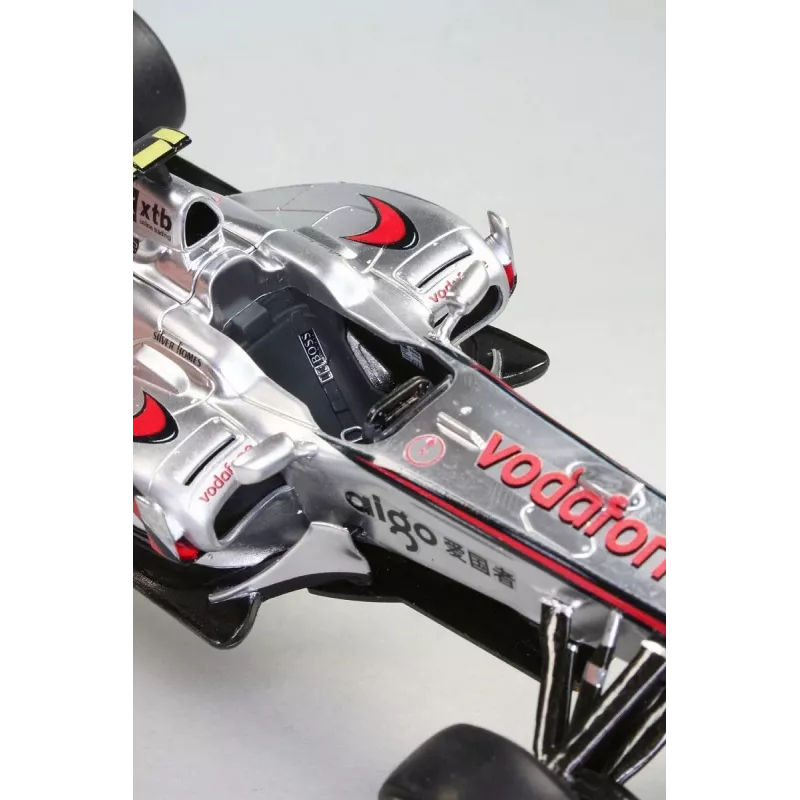 REVELL plastikowy model McLaren Mercedes MP4-25 Lewis Hamilton — skala 1:24