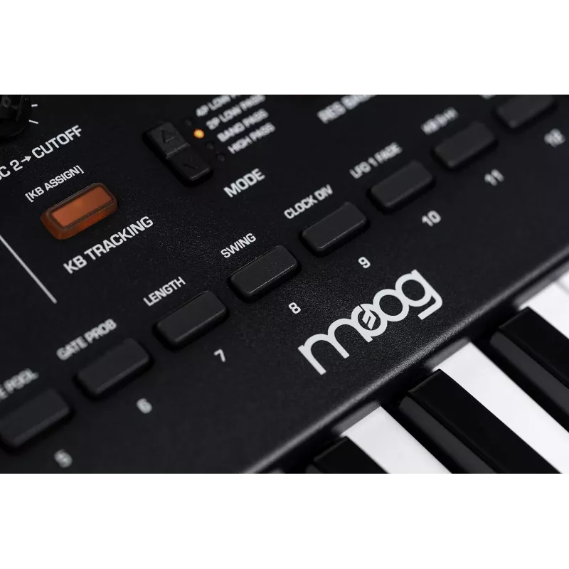 Analogowy syntezator Moog MOOG MESSENGER — monofoniczny instrument biurkowy