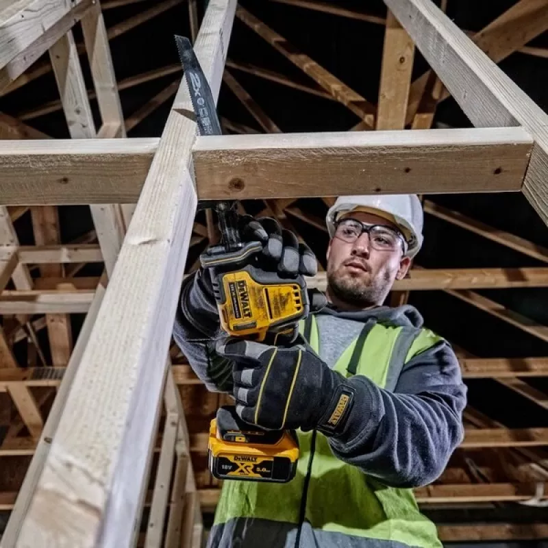 Piła szablasta DeWALT DCS369N-XJ, silnik bezszczotkowy, akumulatorowa, głębokość cięcia drewno 9 cm, stal 4 cm, 2800 skoków/min, 1,43 kg