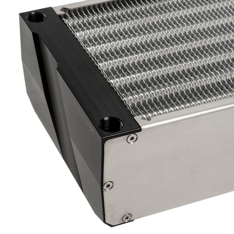 Blok chłodnicy Aqua-Computer 33706 — aluminium/miedź/stal nierdzewna, 320×140×73 mm, szary/srebrny