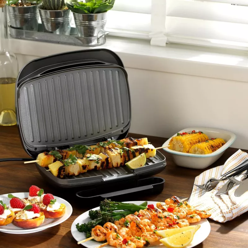 Kompaktowy grill elektryczny Petra PT4366GRYDEKFDIR z powierzchnią nieprzywierającą