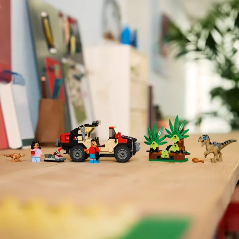 Zestaw konstrukcyjny LEGO Jurassic World 76972 Ucieczka raptora w terenie, 285 szt., 2 minifigurki, wiek 6+