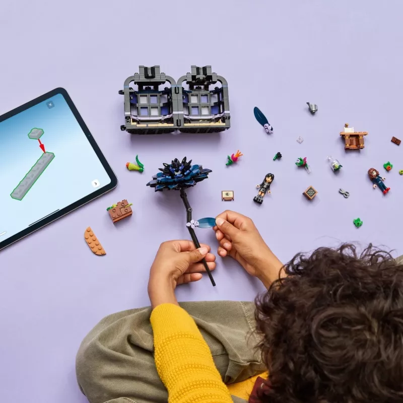 Zestaw konstrukcyjny LEGO LEGO Wednesday 76784 Czarny Kwiat Dalii — model dekoracyjny, 358 szt., 9+ lat