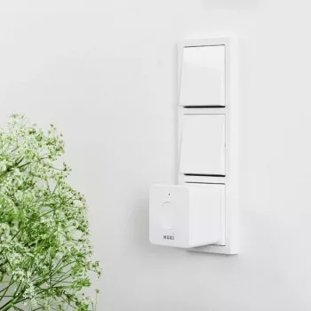 Bezprzewodowy przedłużacz sygnału inteligentnego domu NUKI Bridge — Bluetooth/Wi‑Fi, 230 V, zasięg do 10 m, 60×60×50 mm, biały
