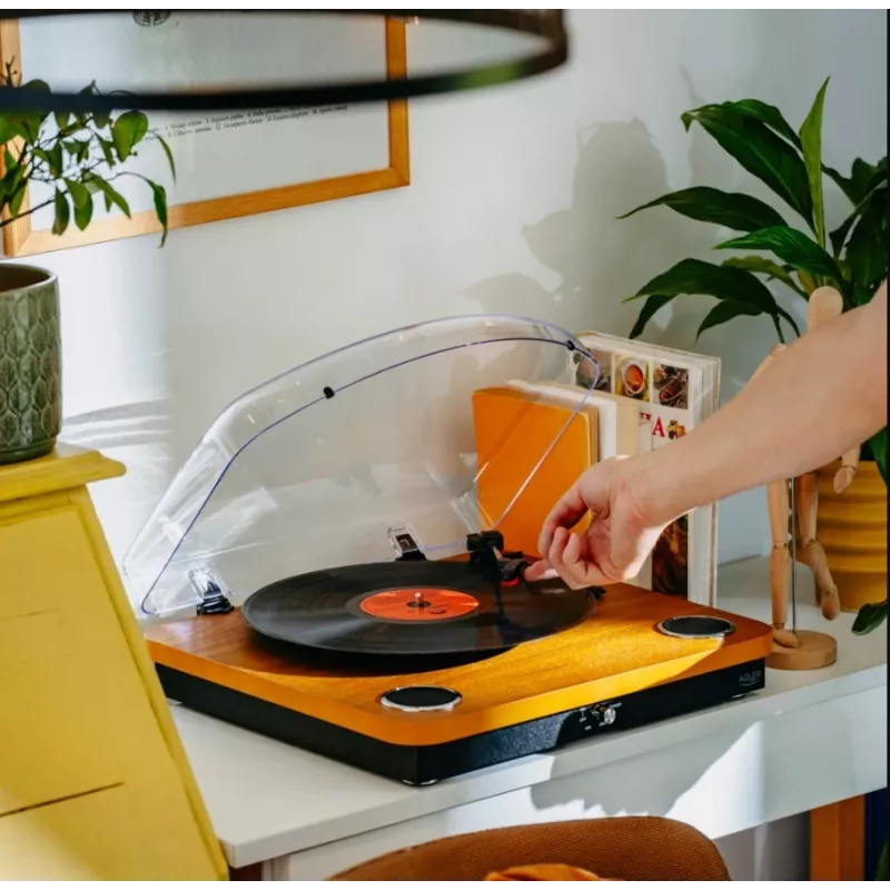 Gramofon analogowy z napędem paskowym Adler AD 1914 z portem USB, talerzem ceramicznym, silnikiem prądu stałego, prędkością 33 1/3 obr./min, Bluetooth 5.4, wyjściami RCA, wbudowanymi głośnikami