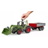 Ciągnik-zabawka BRUDER Fendt Vario 211 z ładowaczem czołowym i przyczepą boczną
