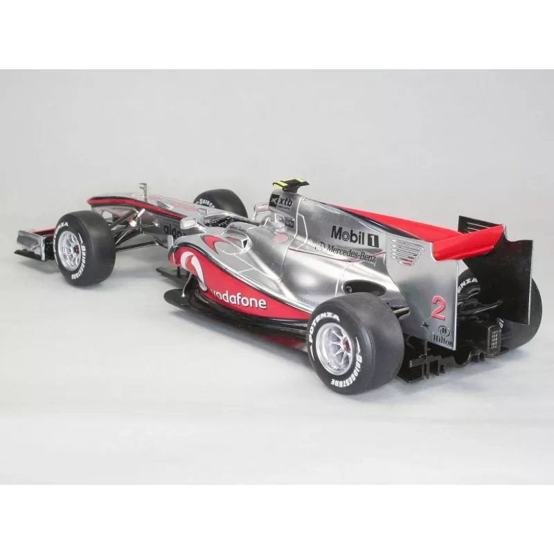 REVELL plastikowy model McLaren Mercedes MP4-25 Lewis Hamilton — skala 1:24