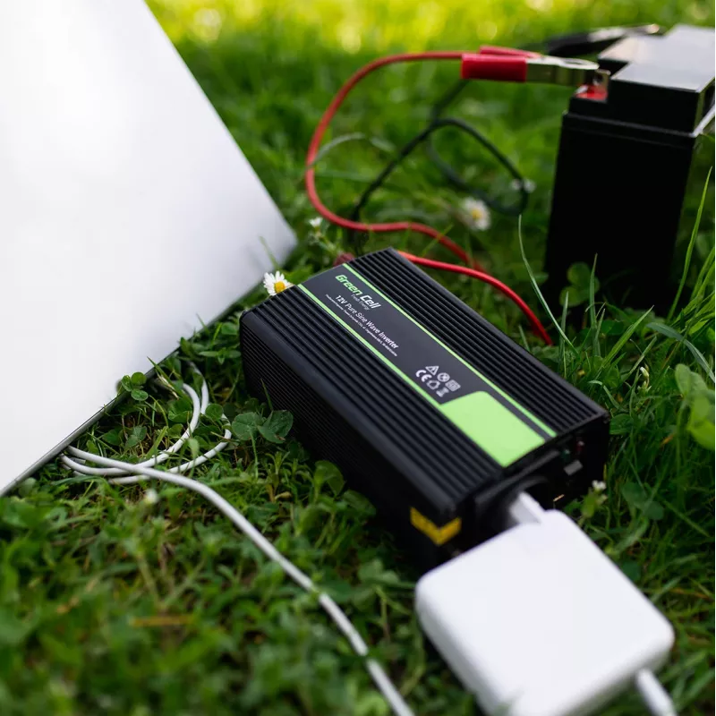 Przetwornica napięcia zielony Cell INV20, DC 24 V na AC 230 V, 4000 W, 50 Hz, prąd wejściowy 40 A, do użytku wewnętrznego, czarna