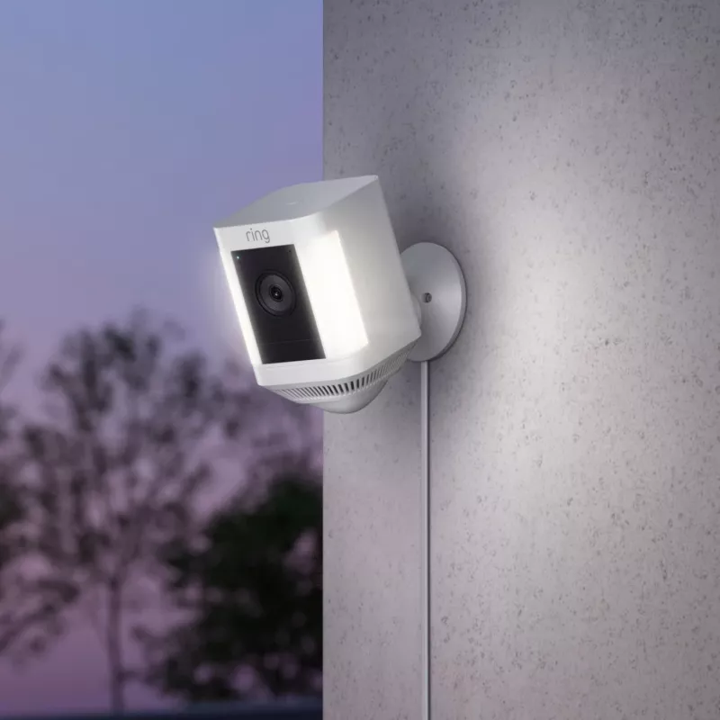 Ring Spotlight Cam Plus – przewodowa sieciowa kamera monitorująca zewnętrzna