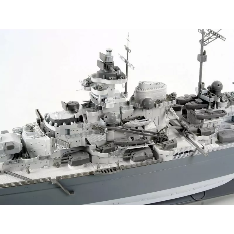 Plastikowy model statku REVELL Tirpitz w skali 1:350