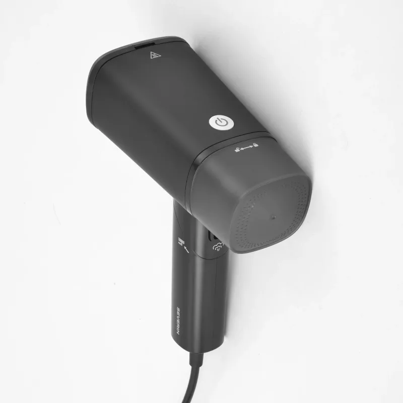 Żelazko parowe SEVERIN DG 3282 — 1400 W, zbiornik na wodę 0,13 L, parowanie pionowe, przewód 1,8 m, czarne