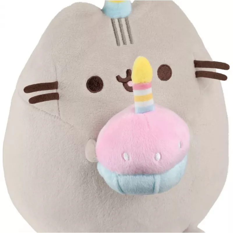 Pluszowa zabawka Pusheen marki Pusheen — 24 cm plusz z tortem i czapką urodzinową